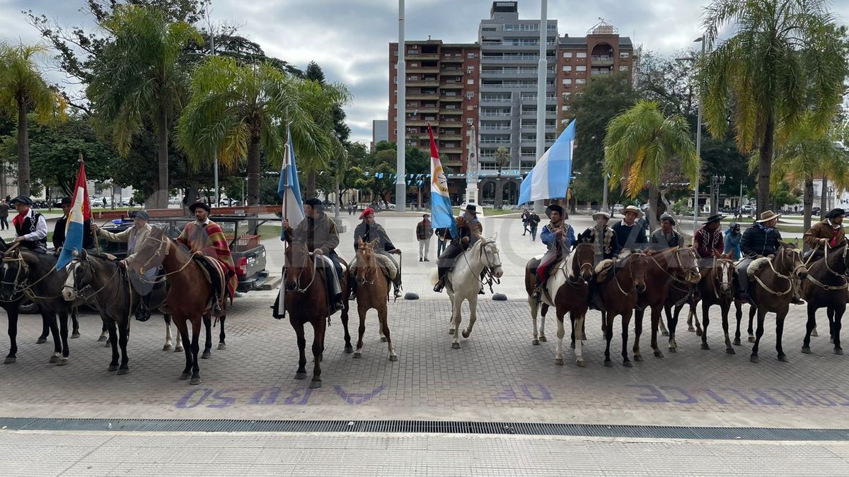 Cabalgata por las calles de la ciudad de Santa Fe