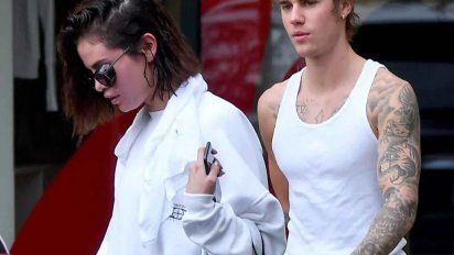 tatuaje de selena del nombre de justin