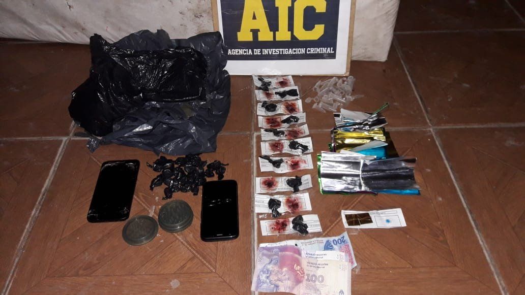 Material incautado en el allanamiento de Villa Hipódromo