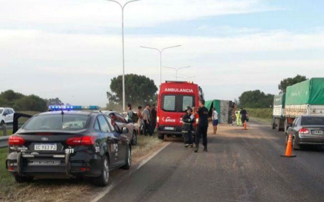 Chocó a 7 autos y un camión en la autopista a Santa Fe y se quitó la vida