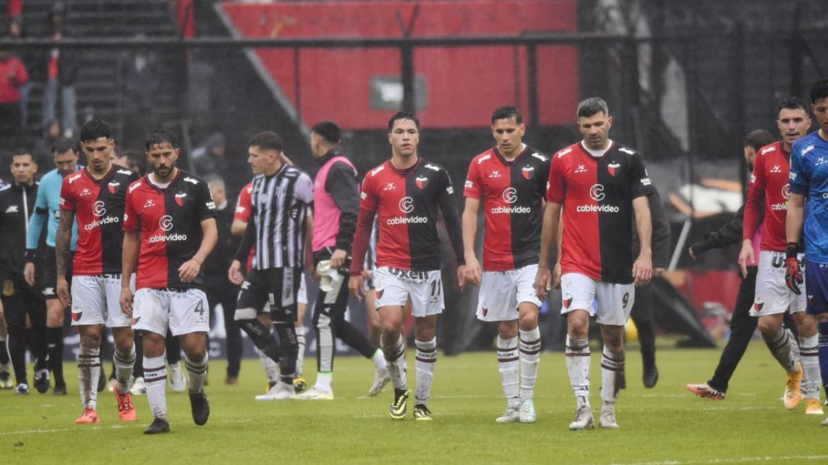 Colón y Gimnasia de Mendoza se miden en una lluviosa tarde en el Brigadier López.