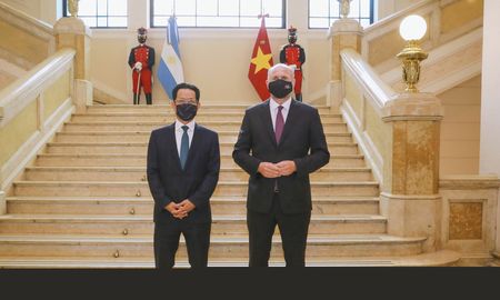 El gobernador encabezó, junto al embajador de Vietnam en Argentina, Thanh Duong Quoc, un encuentro de vinculación comercial. El gobernador encabezó, junto al embajador de Vietnam en Argentina, Thanh Duong Quoc, un encuentro de vinculación comercial.