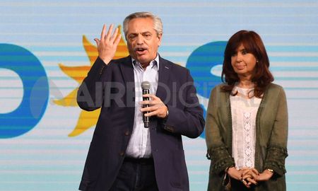 El domingo a la noche, Fernández aceptó la derrota: “Nada es más importante que escuchar el pueblo, cuando el pueblo se expresa lo acatamos”. El domingo a la noche, Fernández aceptó la derrota: “Nada es más importante que escuchar el pueblo, cuando el pueblo se expresa lo acatamos”.