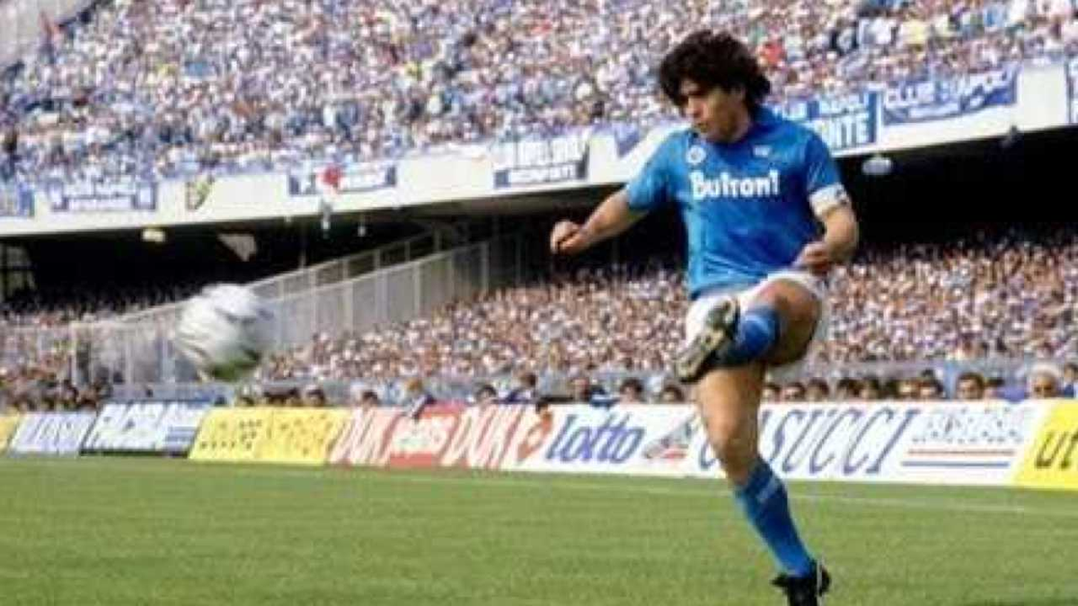 Maradona debuta en el Napoli