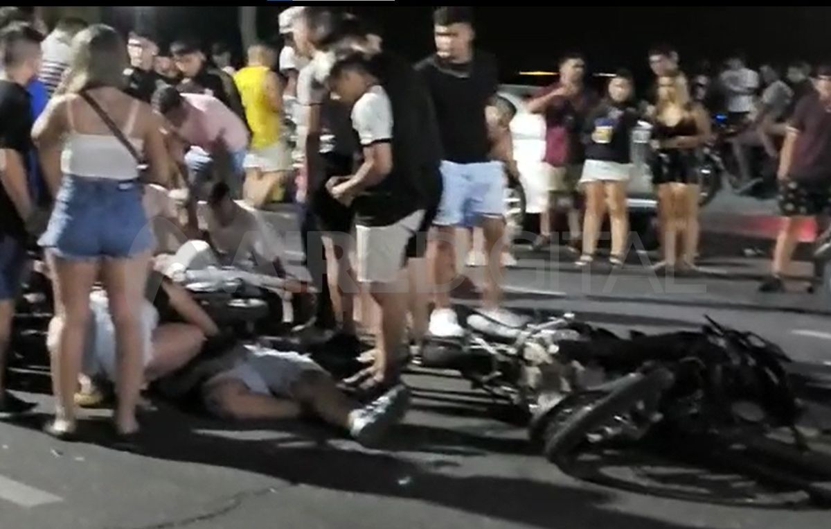 Vecinos de la zona y oyentes de AIRE enviaron videos de lo que ocurre los fines de semana en la costanera santafesina.