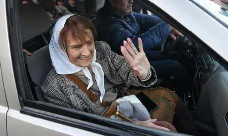 Lidia Estela Mercedes Miy Uranga, conocida entrañablemente por toda la sociedad argentina como Taty Almeida, falleció dejando un vacío irremplazable en el movimiento de derechos humanos. Lidia Estela Mercedes Miy Uranga, conocida entrañablemente por toda la sociedad argentina como Taty Almeida, falleció dejando un vacío irremplazable en el movimiento de derechos humanos.