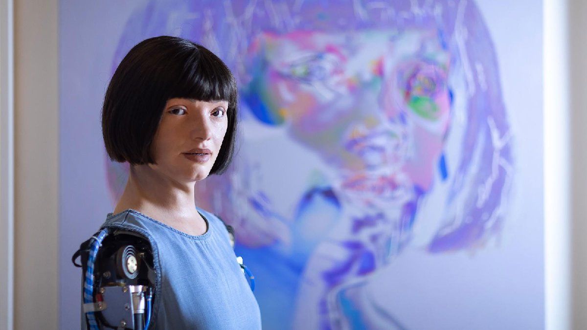 Ai-Da: la robot humanoide que escribe poesía y pinta obras de arte