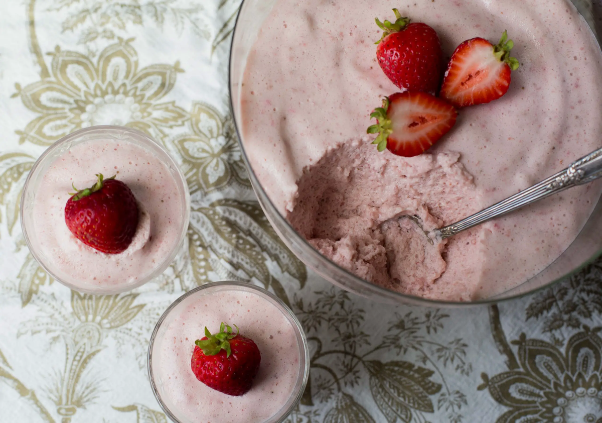 El postre de frutillas es rico y muy sencillo de hacer en casa, con ingredientes económicos y fáciles de conseguir. El postre de frutillas es rico y muy sencillo de hacer en casa, con ingredientes económicos y fáciles de conseguir.