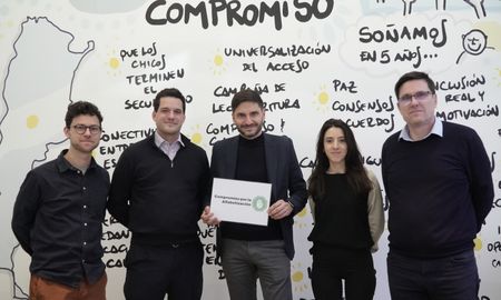 Mi compromiso con la lectura y la escritura lleva mucho tiempo y fue uno de mis principales ejes de campaña, expresó Pullaro. Mi compromiso con la lectura y la escritura lleva mucho tiempo y fue uno de mis principales ejes de campaña, expresó Pullaro.