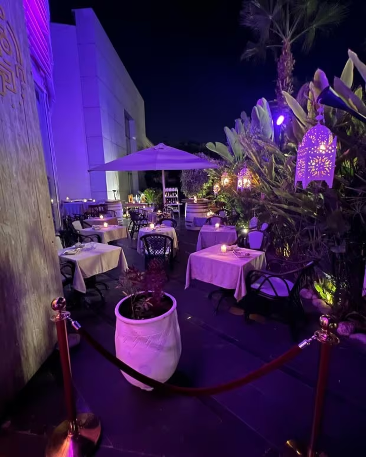 La joven estaba comiendo en Maya Restaurant and Lounge, Rabat, en Marruecos, cuando le empezó a picar la garganta. Foto: Instagram. La joven estaba comiendo en Maya Restaurant and Lounge, Rabat, en Marruecos, cuando le empezó a picar la garganta. Foto: Instagram.