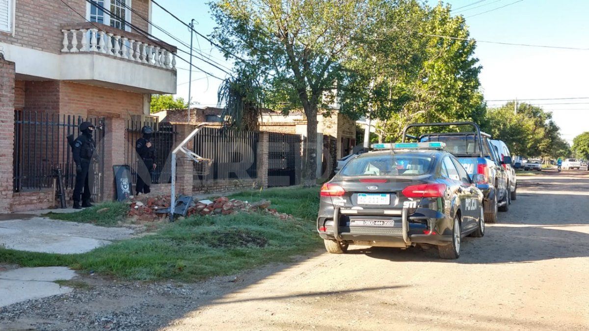 El trabajo de los efectivos policiales en 4 de enero 9500