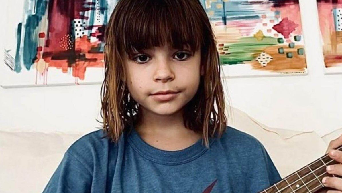 Muna, la hija de Agustina Cherri y Gastón Pauls, brilla en las redes haciendo cóvers