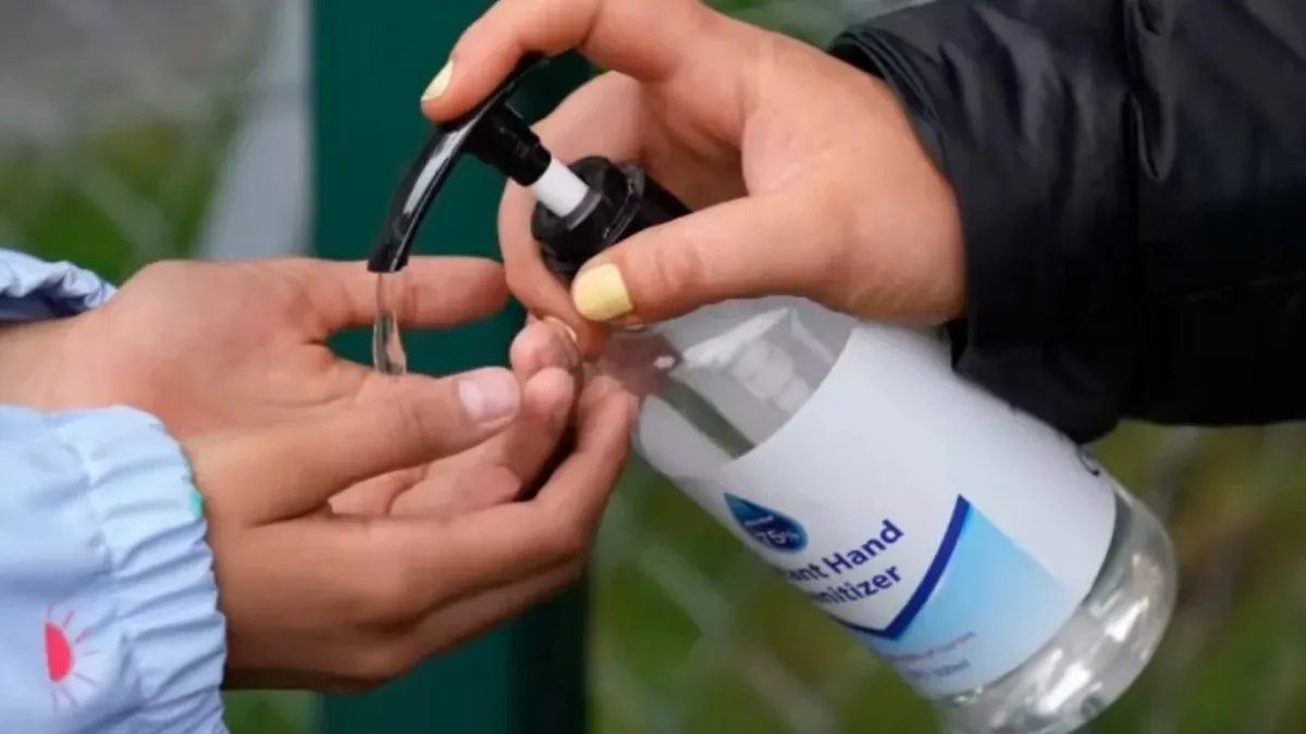 Estados Unidos: maestra prendió fuego a un alumno cuando intentaba desinfectarlo con alcohol