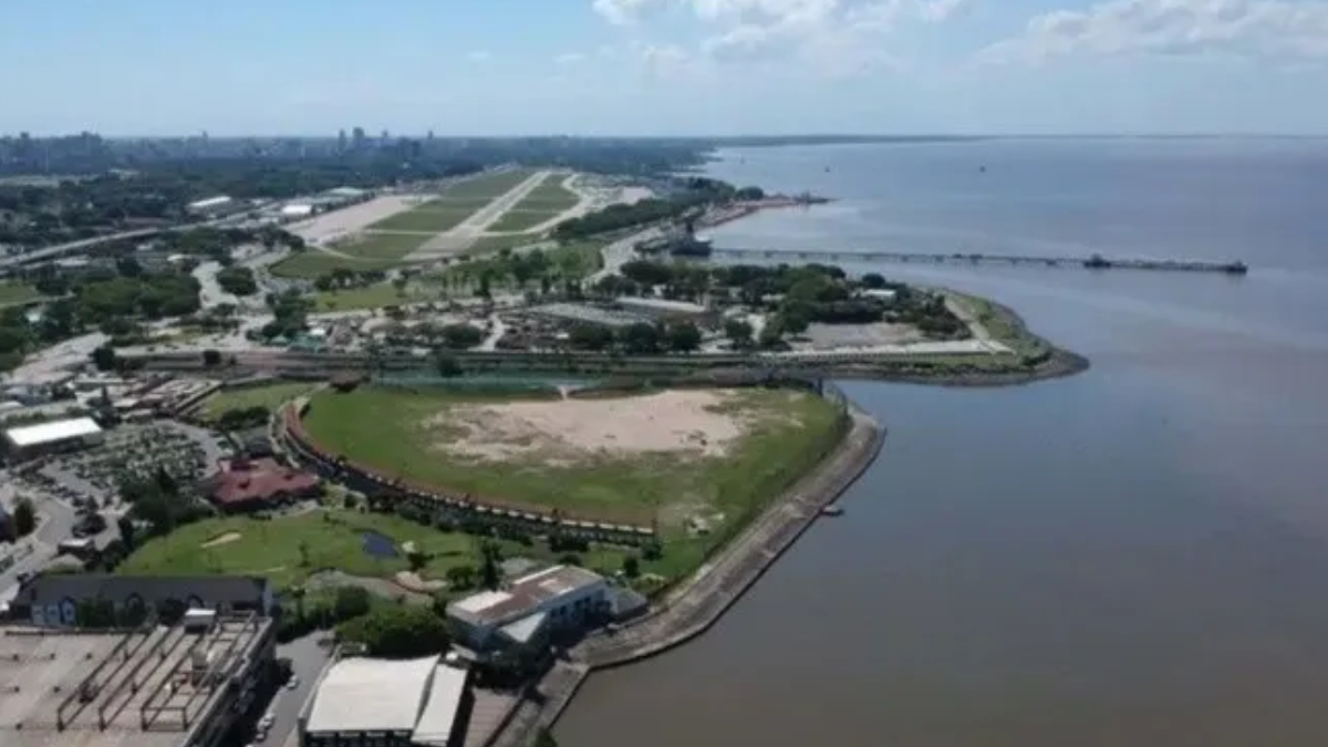 Macabro hallazgo en la Costanera: encontraron el cuerpo de un joven flotando en el Río de la Plata