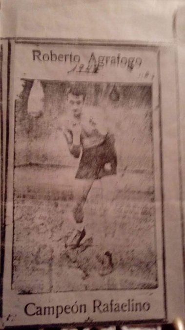Entre amateur y profesional, Tito Agrafogo disputó unas 180 peleas. Fue campeón santafesino y también rafaelino. Combatió en pluma y llegó hasta pesado. A su última pelea la realizó en 1959, en la vieja cancha de básquet de Unión, donde hoy está el estacionamiento.