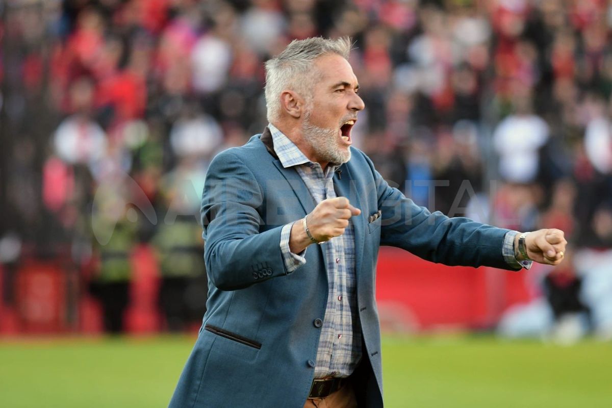 Sergio Rondina habló luego del triunfo del Club Atlético Colón ante Sarmiento de Junín y valoró la actitud del equipo de nunca darse por vencido.