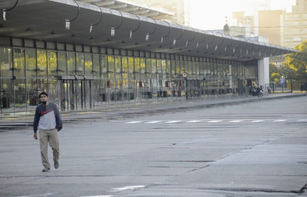 El micro en que se trasladaba la familia pasó por la Terminal de Rosario. El micro en que se trasladaba la familia pasó por la Terminal de Rosario.