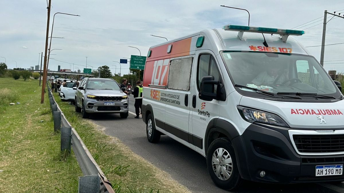 Como consecuencia, hubo reducción de calzada y, por momentos, interrupción total del paso, con largas filas que se extendían desde el centro comercial hacia el aliviador. Como consecuencia, hubo reducción de calzada y, por momentos, interrupción total del paso, con largas filas que se extendían desde el centro comercial hacia el aliviador.