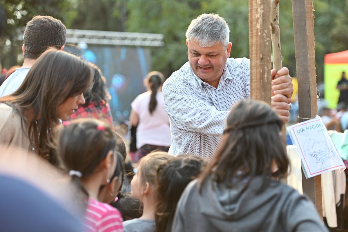 Alberto Ricci es el intendente de Villa Gobernador Gálvez, una ciudad con fuertes contrastes entre su perfil industrial y la dura realidad de la pobreza.