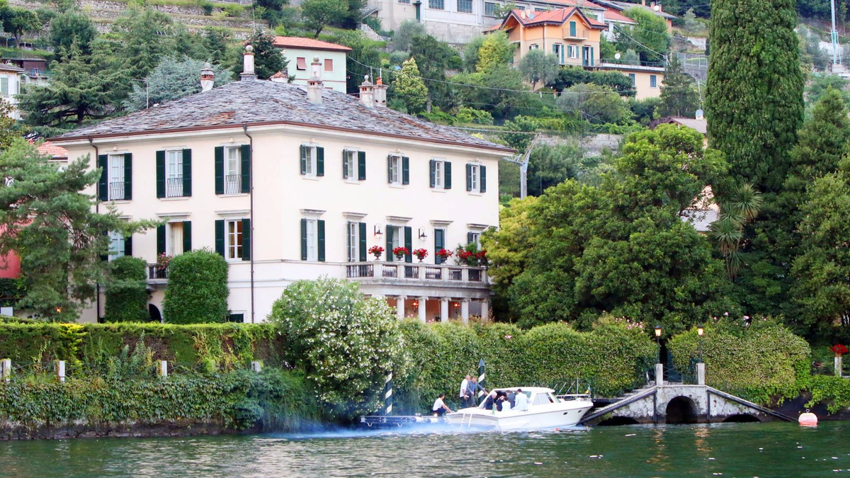 La mansión donde ocurrió la ceremonia es frecuentada por las esferas más altas en Italia, y también ha sido usada para filmar algunas grandes producciones hollywoodenses. 