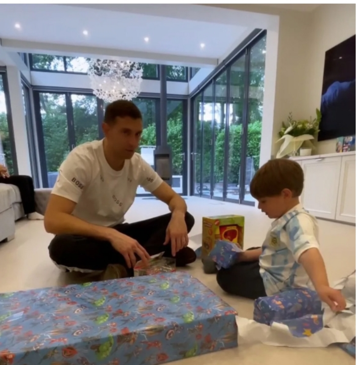 Así es la sorprendente casa del Dibu Martínez en Mar del Plata. Así es la sorprendente casa del Dibu Martínez en Mar del Plata.