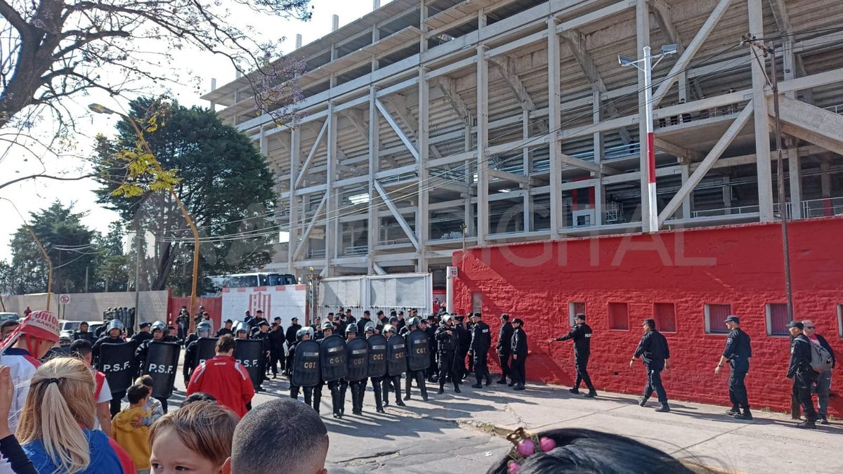 Cómo será el operativo de seguridad en Unión vs Newells tras el tiroteo frente a la sede del club