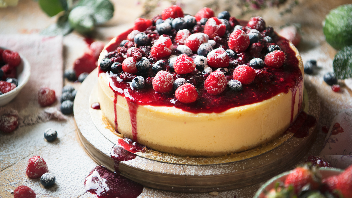 Cómo hacer cheesecake de frutos rojos y chocolate