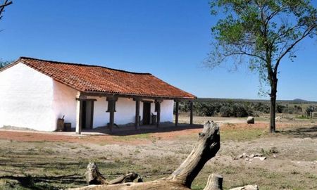 A lo largo del Camino Real se encuentra numerosas postas donde ocurrieron episodios claves en la historia argentina. A lo largo del Camino Real se encuentra numerosas postas donde ocurrieron episodios claves en la historia argentina.