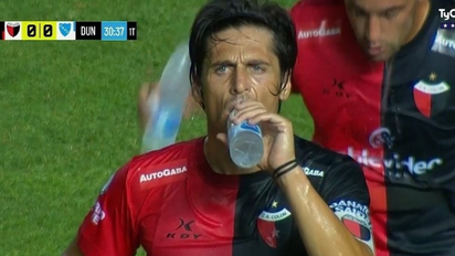 El gran gesto de Sebastián Prediger con Christian Bernardi en pleno partido de Colón