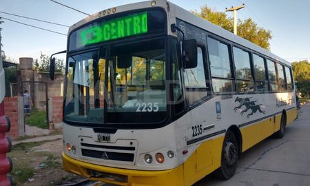 Jatón adelantó que en los próximos días convocará a una reunión para tratar la emergencia del sistema de transporte. Jatón adelantó que en los próximos días convocará a una reunión para tratar la emergencia del sistema de transporte.