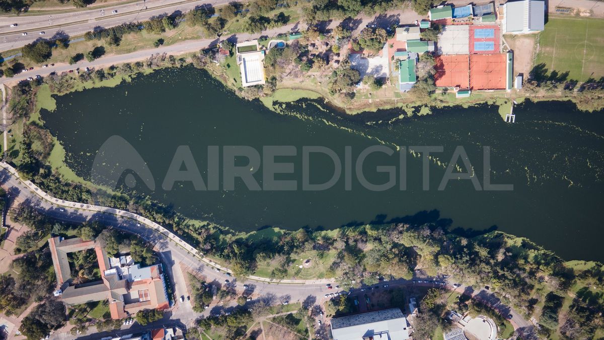 Así se ve el embalsado en el lago del Parque del Sur desde el drone de AIRE. Así se ve el embalsado en el lago del Parque del Sur desde el drone de AIRE.