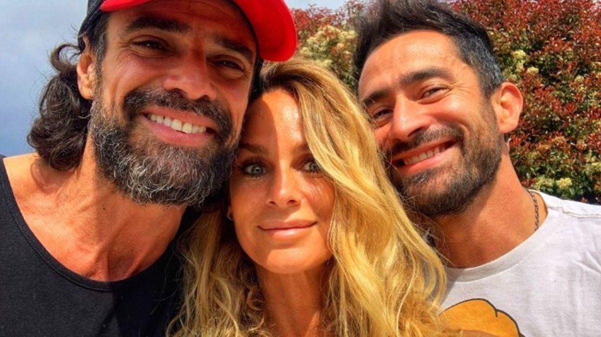 Sabrina Rojas publicó un contundente mensaje y una foto junto a su ex y su actual en medio de los rumores que rodean al actor tras su renuncia a Desnudos.