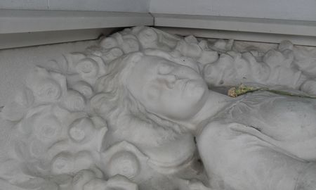 La sorprendente historia de la Dama de Blanco de Recoleta. La sorprendente historia de la Dama de Blanco de Recoleta.