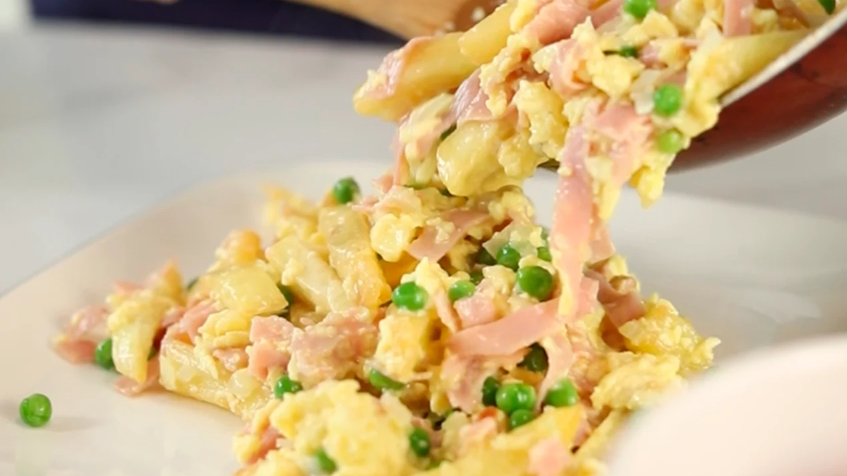 El Revuelto Gramajo es un clásico de la gastronomía argentina que lleva pocos ingredientes y puede hacerse en poco tiempo. El Revuelto Gramajo es un clásico de la gastronomía argentina que lleva pocos ingredientes y puede hacerse en poco tiempo.