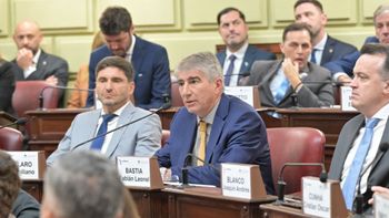 El gobernador indicó que el hombre llamó al ministro por su nombre y pretendió agredirlo sin mediar reclamos vinculados a la función pública.