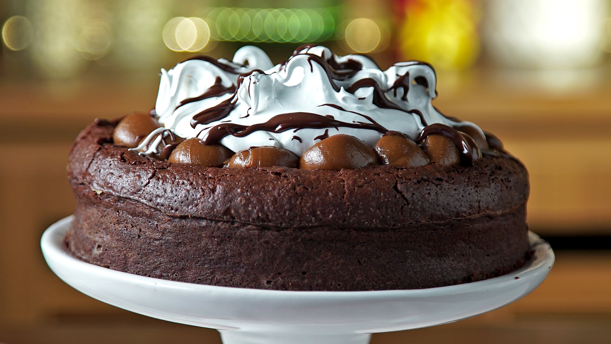 La torta marquise que Damián Betular presentó en MasterChef tenía dulce de leche y merengue.