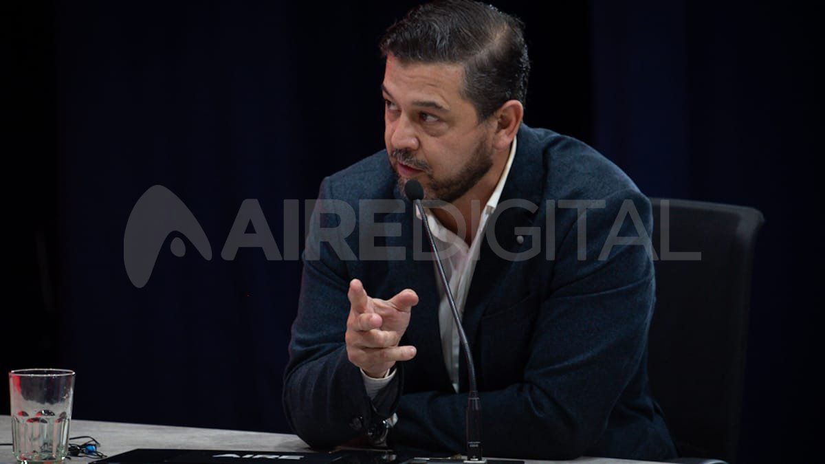 Mastropaolo cruzó a Losada y defendió la precandidatura de Federico Angelini al Senado de la Nación.