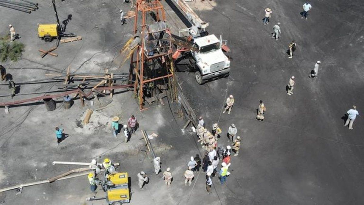 Siguen trabajando para rescatar a los mineros atrapados en Coahuila
