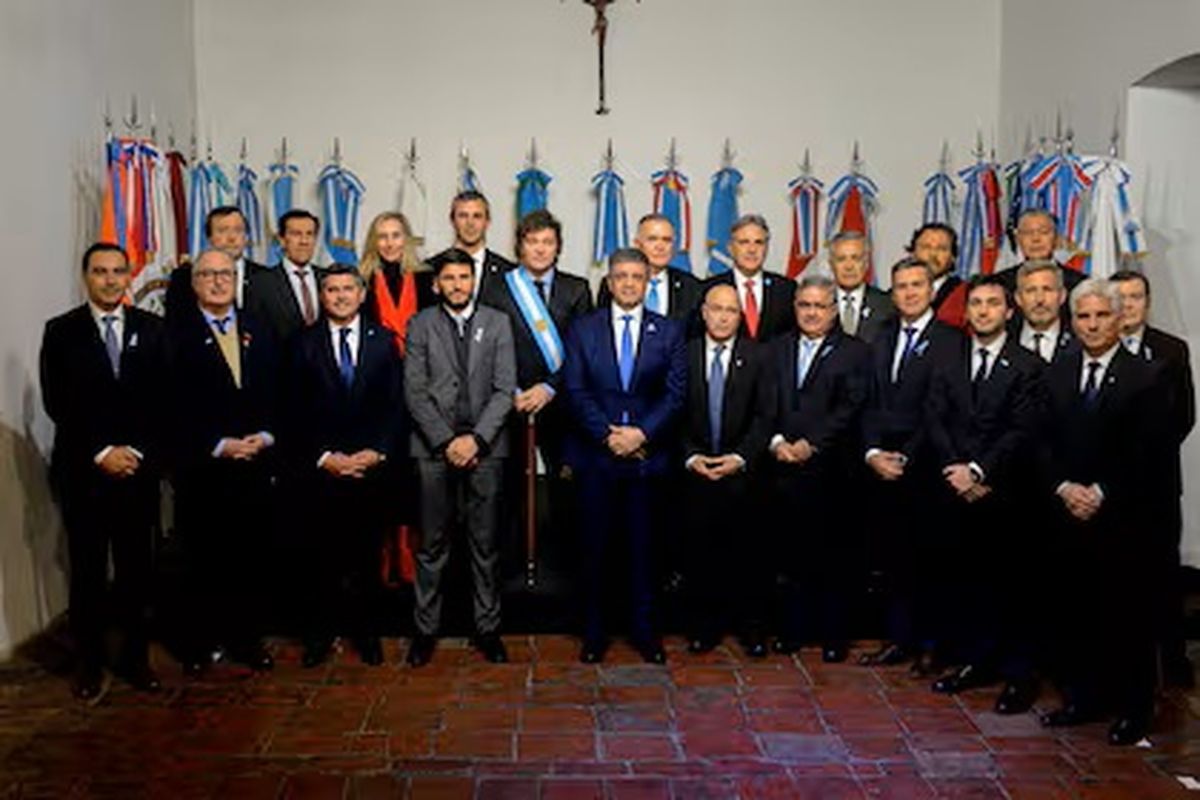 El coordinador de ministros recibirá a los representantes de cada actor social con la intención de avanzar en los 10 puntos del Pacto de Mayo firmando en Tucumán. El coordinador de ministros recibirá a los representantes de cada actor social con la intención de avanzar en los 10 puntos del Pacto de Mayo firmando en Tucumán.