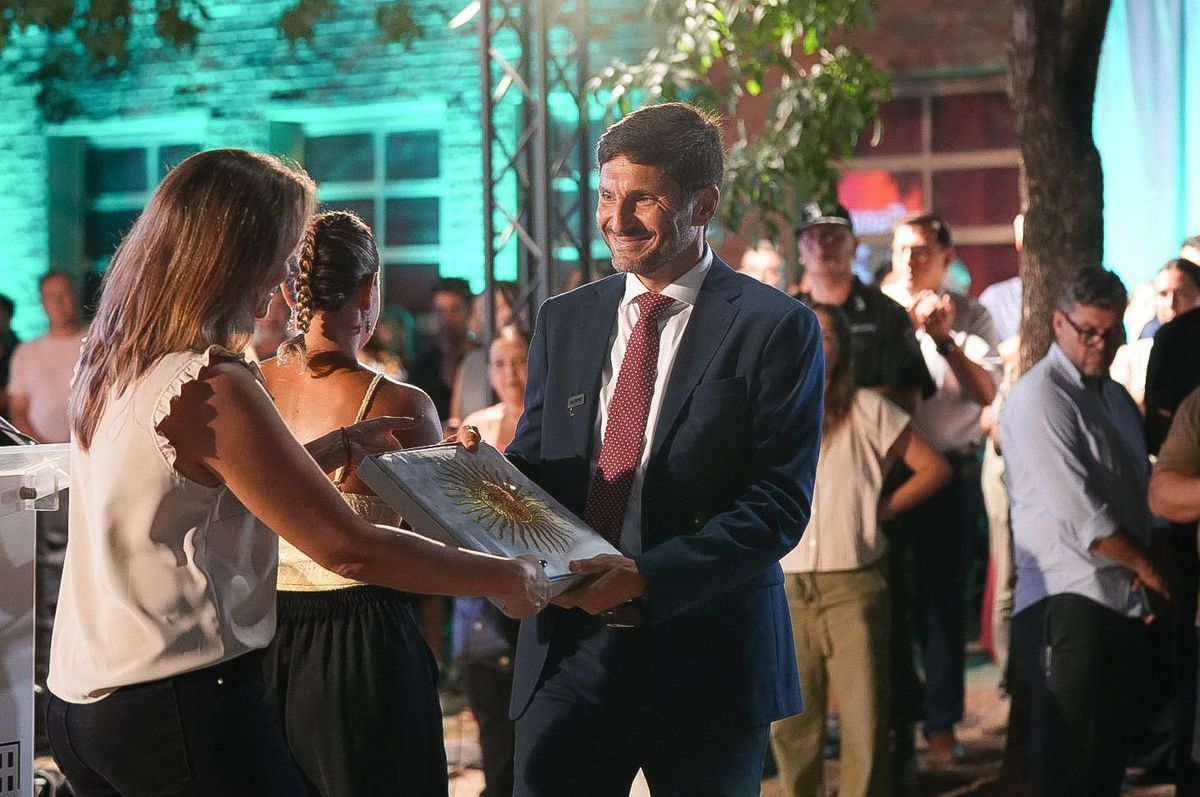 En Esperanza, Maximiliano Pullaro inaugur&oacute; una escuela que estuvo abandonada por Naci&oacute;n desde 2019.