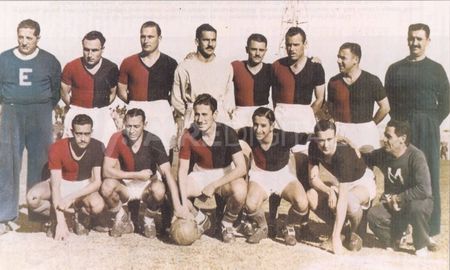 Equipo de Colón en 1950, que fue subcampeón de Primera B. Parados, de izq. a der.: Alberto Chividini (entrenador). Angel Gaetán, Eulalio Gómez, Raúl Tenutta, Orlando Poi, Agustín Traversi, Carmelo Bonacci, y Roberto Torres Guanastey (preparador físico). Agachados: Ernesto Ferreyra, José Canteli, Juan Carlos Frutos, Salomón Elias, Raúl Reula. Héctor Giusti (masajista). Foto: Historia del Club Atlético Colón (1995) de Juan Jesús Sidoni. Equipo de Colón en 1950, que fue subcampeón de Primera B. Parados, de izq. a der.: Alberto Chividini (entrenador). Angel Gaetán, Eulalio Gómez, Raúl Tenutta, Orlando Poi, Agustín Traversi, Carmelo Bonacci, y Roberto Torres Guanastey (preparador físico). Agachados: Ernesto Ferreyra, José Canteli, Juan Carlos Frutos, Salomón Elias, Raúl Reula. Héctor Giusti (masajista). Foto: Historia del Club Atlético Colón (1995) de Juan Jesús Sidoni.
