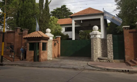 Javier Milei se mudó a la Quinta de Olivos y cambió su lugar de trabajo Javier Milei se mudó a la Quinta de Olivos y cambió su lugar de trabajo