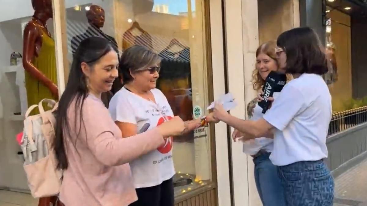 El autoexamen mamario es sencillo y salva vidas: se recomienda hacerlo una vez al mes para detectar cambios a tiempo.