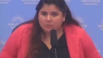 A los gritos y con golpes de mesa, una disertante se sacó en la audiencia por la Ley de Glaciares: 