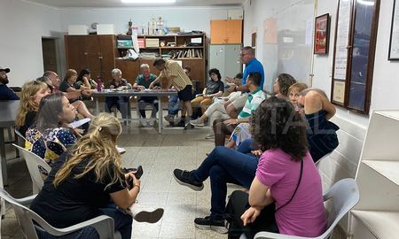 La reunión de los vecinos se realizó en la Vecinal de barrio Candioti Sur. La reunión de los vecinos se realizó en la Vecinal de barrio Candioti Sur.