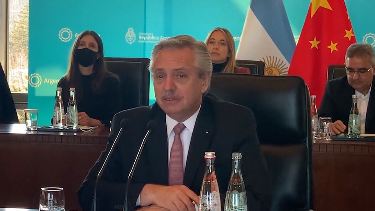 Alberto Fernández se entrevistó este viernes en Beijing con directivos del laboratorio que produce la vacuna contra el coronavirus Sinopharm.