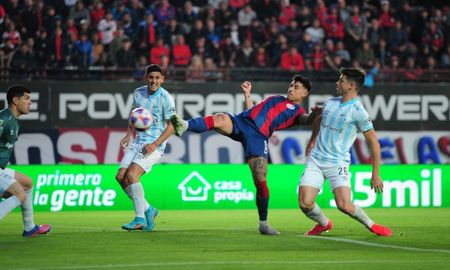 Los dirigidos por Lucas Pusineri quedaron con 34 puntos, uno por encima de Gimnasia y Esgrima La Plata, que mañana enfrentará a Newells Old Boys en la ciudad de Rosario. Los dirigidos por Lucas Pusineri quedaron con 34 puntos, uno por encima de Gimnasia y Esgrima La Plata, que mañana enfrentará a Newells Old Boys en la ciudad de Rosario.