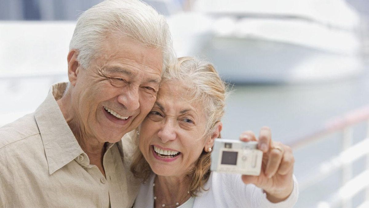 Las personas mayores pueden contribuir socialmente, participando en actividades que van desde el voluntariado hasta el asesoramiento a las nuevas generaciones. Las personas mayores pueden contribuir socialmente, participando en actividades que van desde el voluntariado hasta el asesoramiento a las nuevas generaciones.