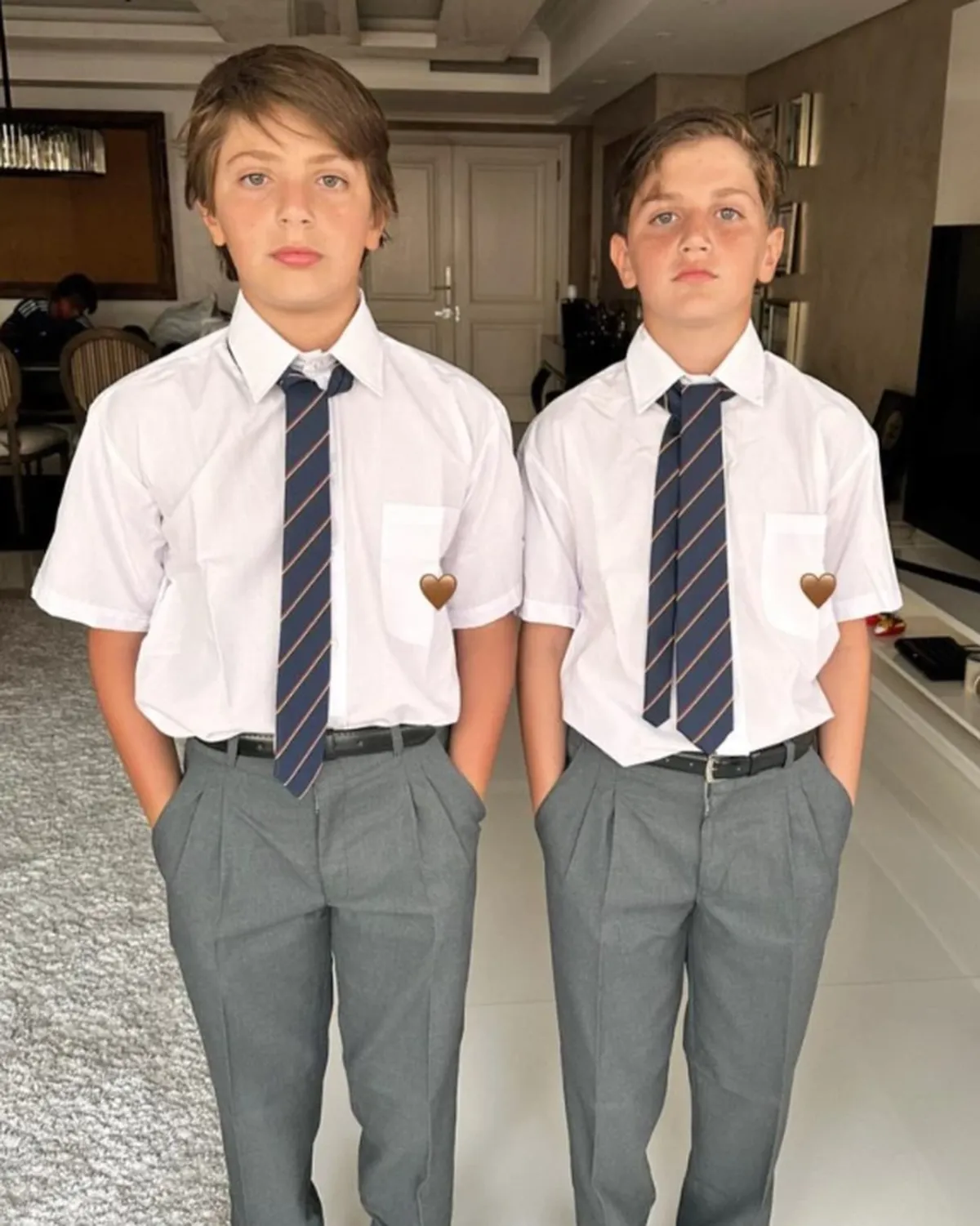 Constantino y Benedicto asisten a uno de los colegios más exclusivos de Buenos Aires. Constantino y Benedicto asisten a uno de los colegios más exclusivos de Buenos Aires.