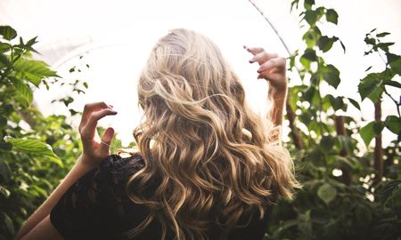 Cómo nutrir el cabello de manera natural con aceite de ricino. Cómo nutrir el cabello de manera natural con aceite de ricino.